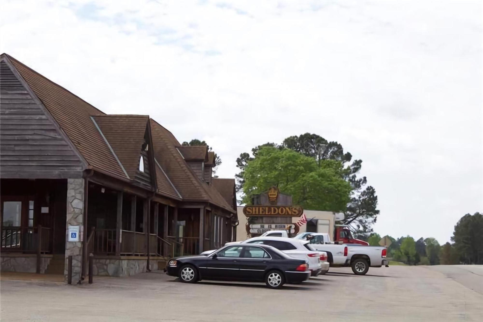 Oyo Sheldon'S Motel And Restaurant Keysville Exteriör bild