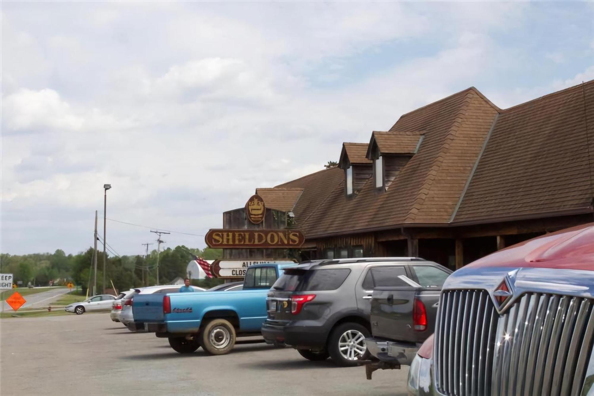 Oyo Sheldon'S Motel And Restaurant Keysville Exteriör bild