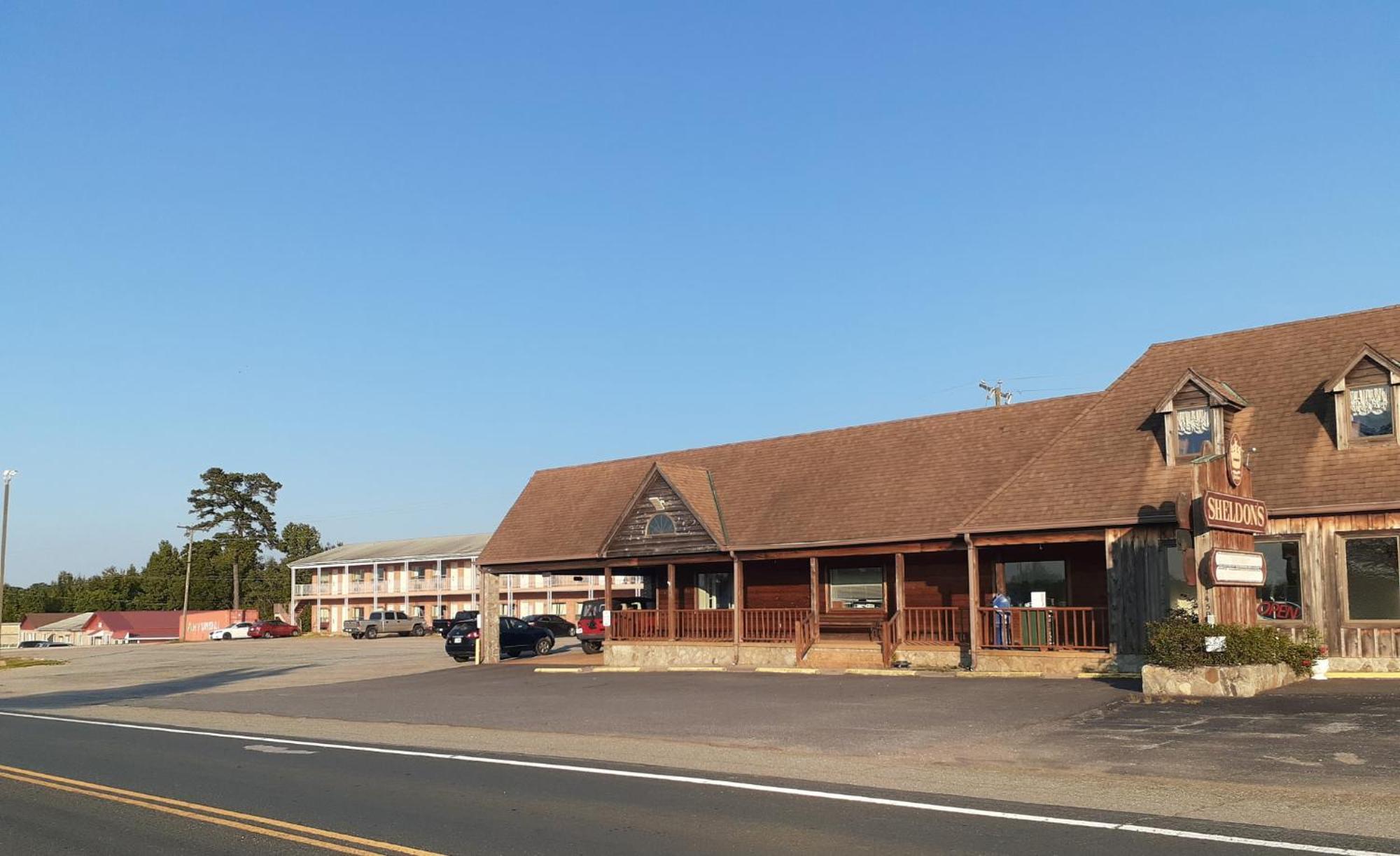 Oyo Sheldon'S Motel And Restaurant Keysville Exteriör bild